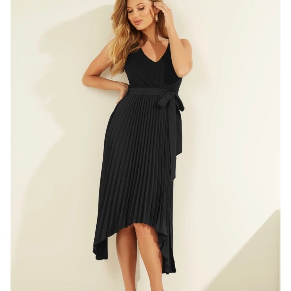 Black v-neck flowy skirt dress